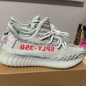 Yeezyboost 350 V2 blue tint